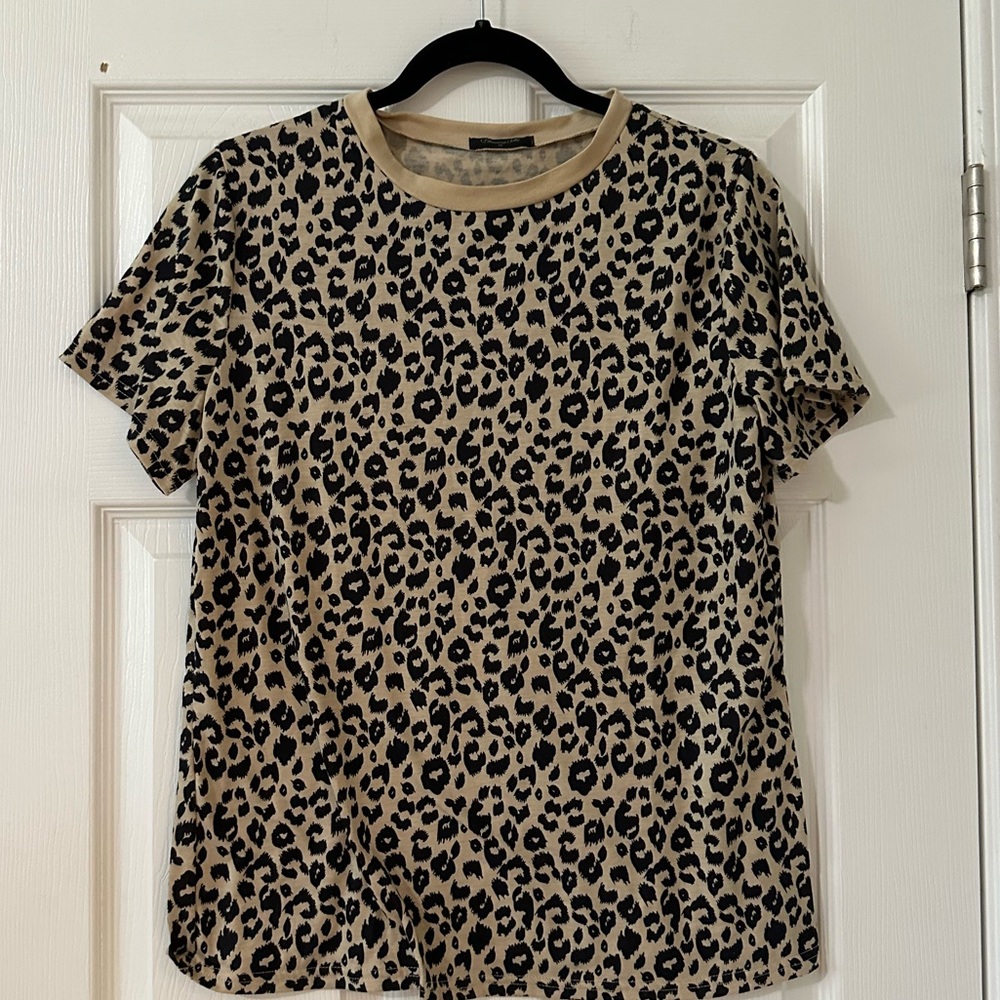 🩷 Blooming Jelly Leopard Women’s T-shirt- Size Medium